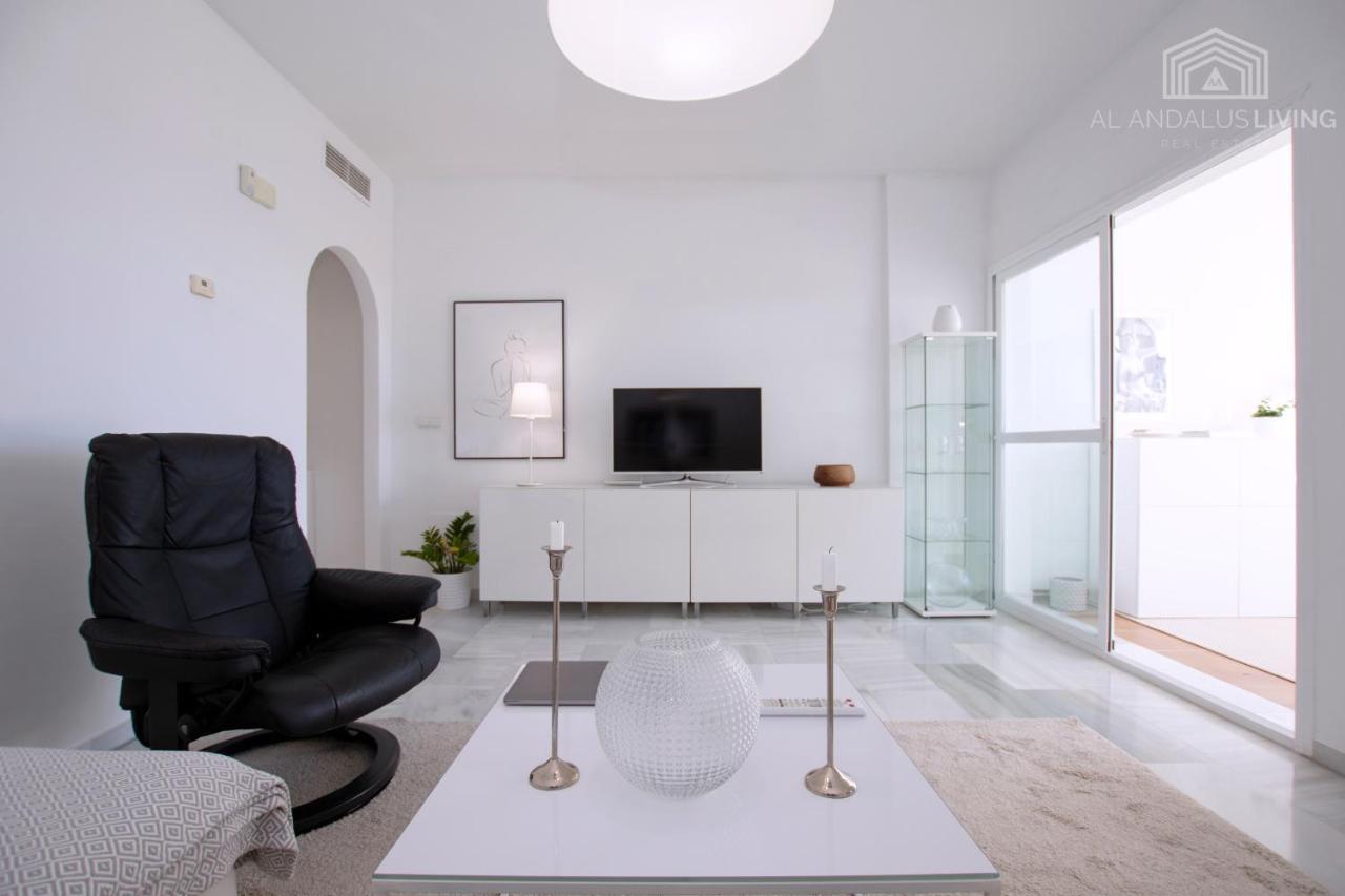 Scandinavian Style Apartment With Amazing Sea Views And South West Facing Sunny Terrace In Miraflores Walking Distance To The Beach! มาลากา ภายนอก รูปภาพ
